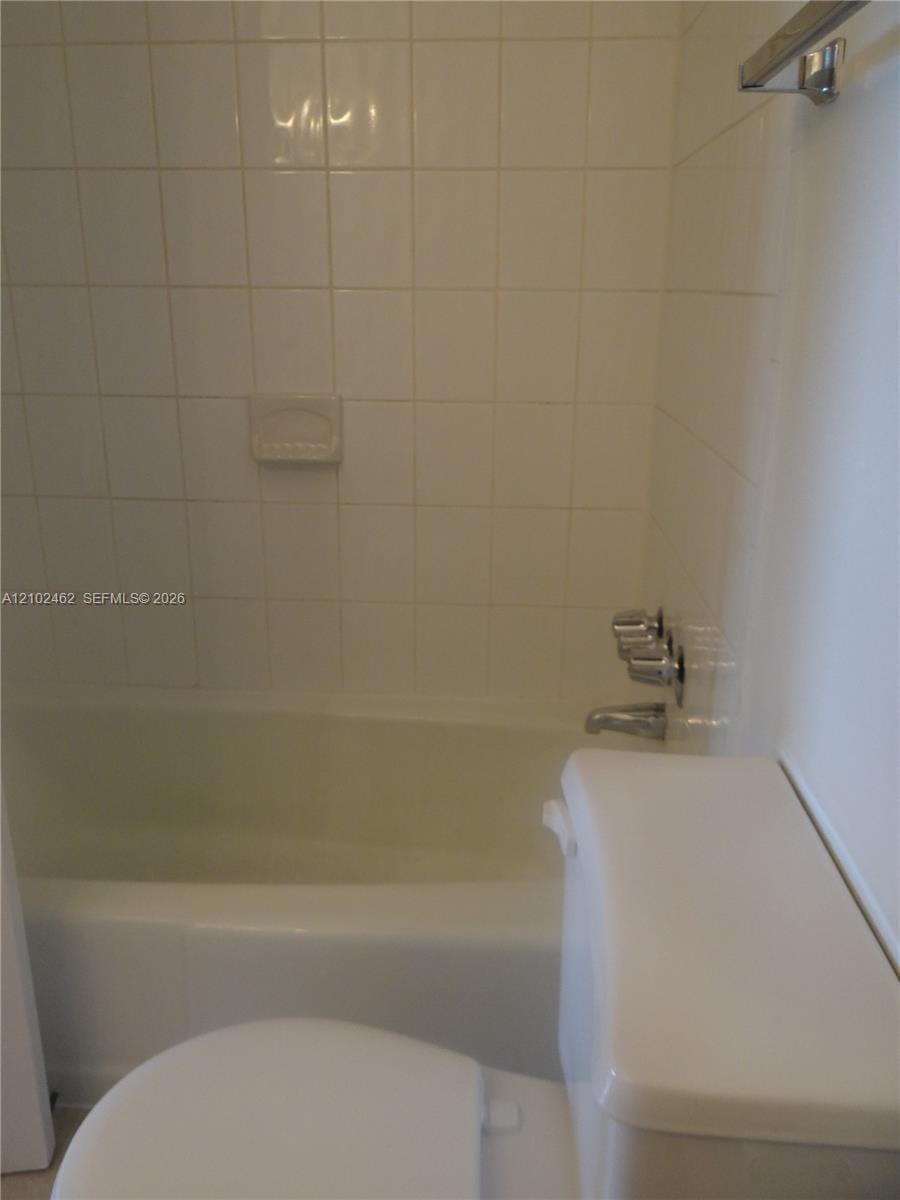 17901 NW 68th Avenue R207, Hialeah, FL 33015 photo 11