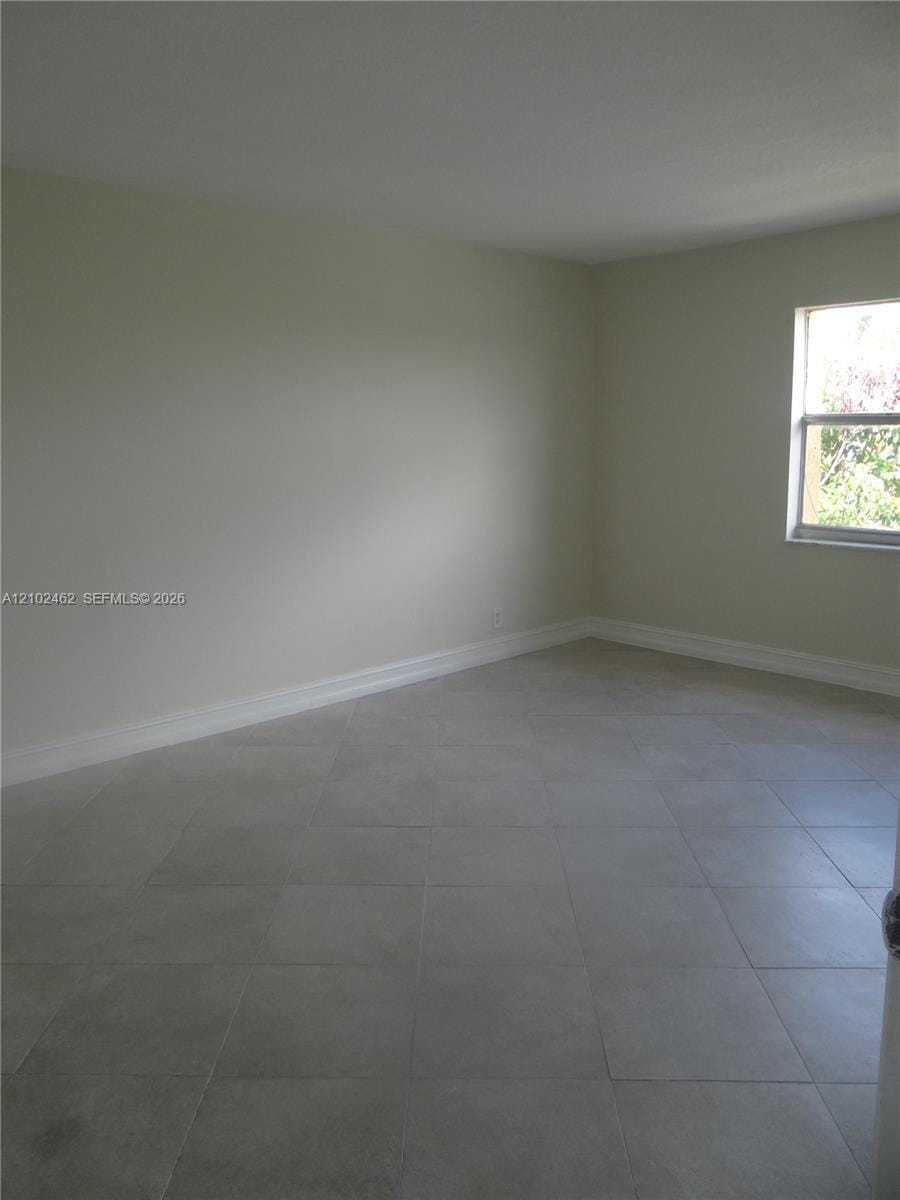 17901 NW 68th Avenue R207, Hialeah, FL 33015 photo 8