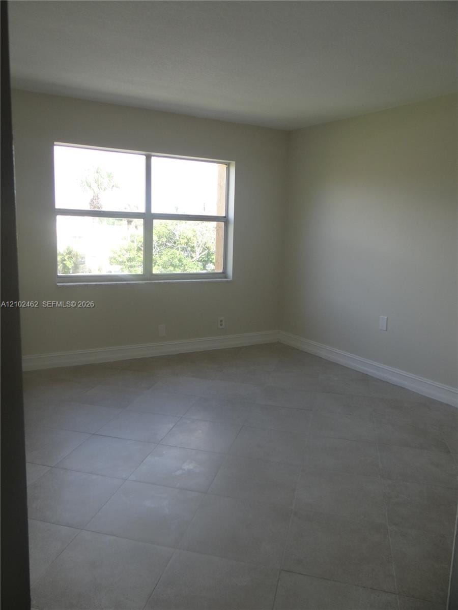 17901 NW 68th Avenue R207, Hialeah, FL 33015 photo 9