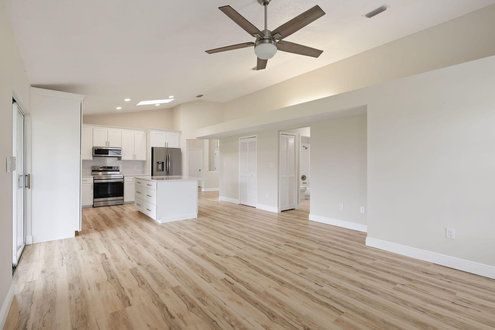 370 CAROL Drive NE, Palm Bay, FL 32907 photo 9