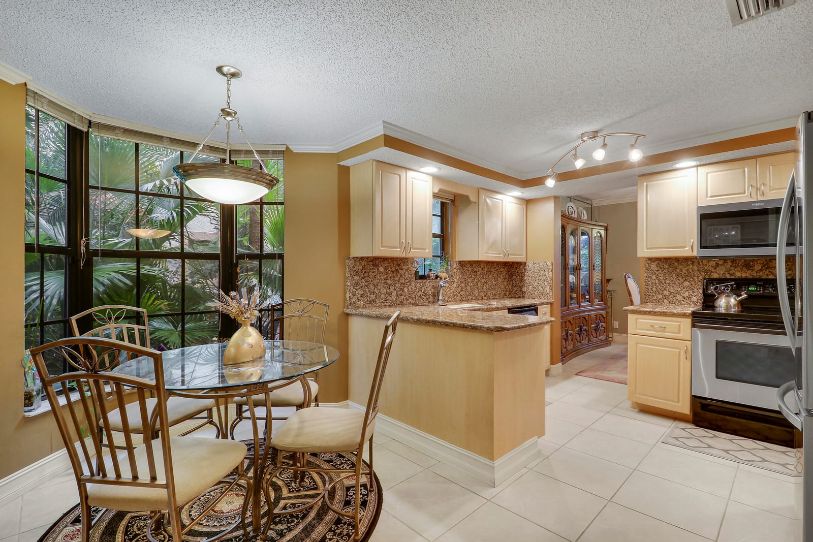7828 LA MIRADA Drive — photo 3