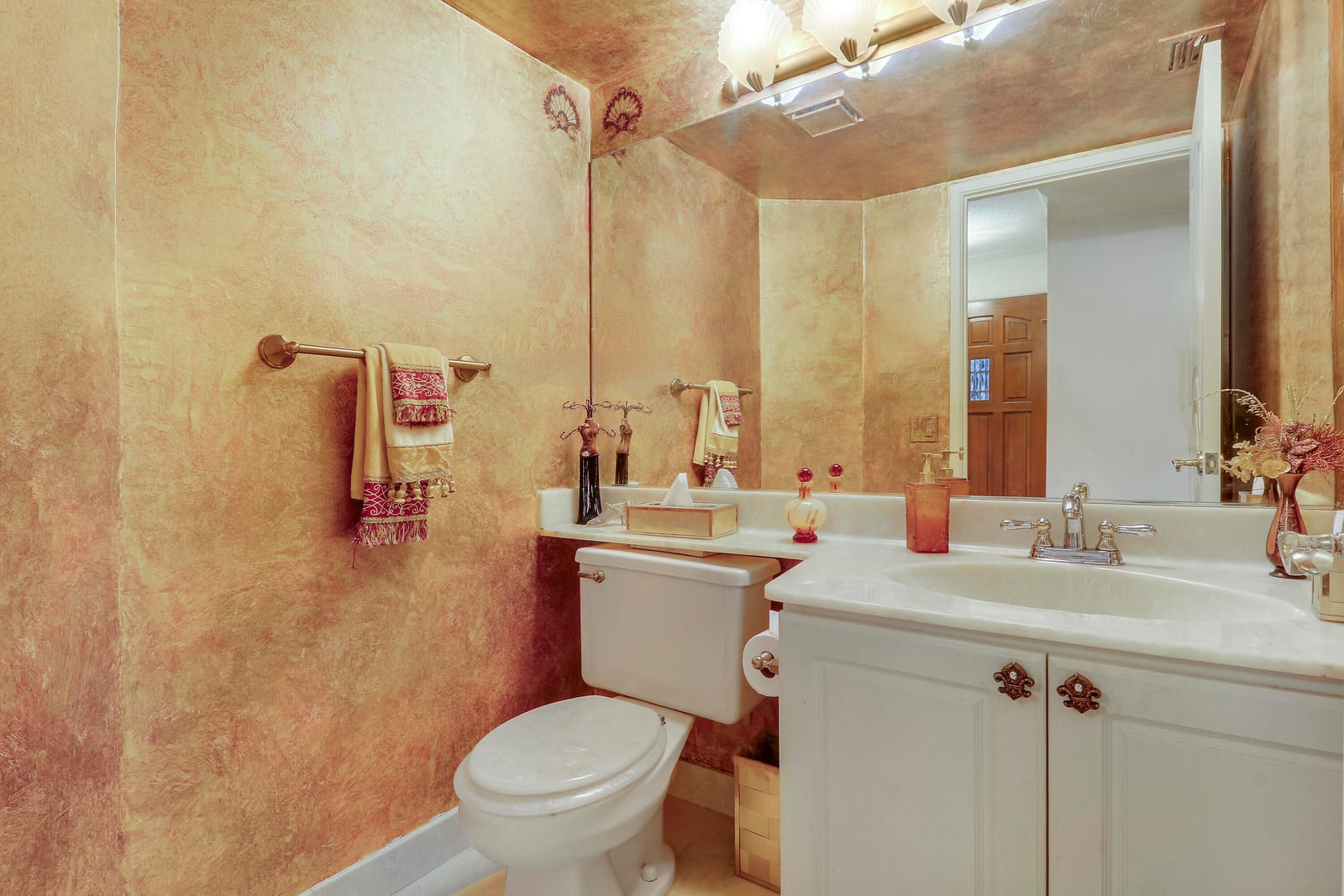 7828 LA MIRADA Drive — photo 9