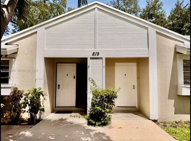 819 NE 214th Lane 1, Miami, FL 33179