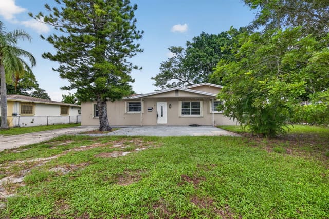 913 SE 10TH Street, Stuart, FL 34994