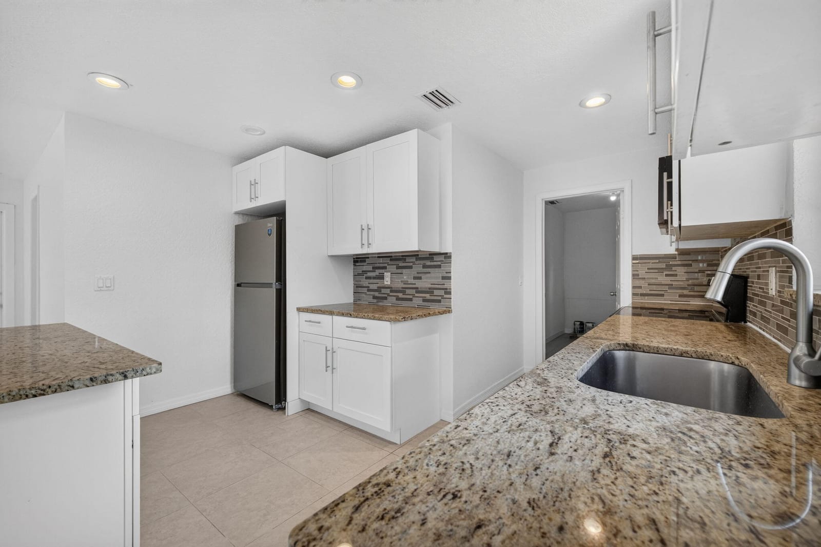 913 SE 10TH Street — photo 12