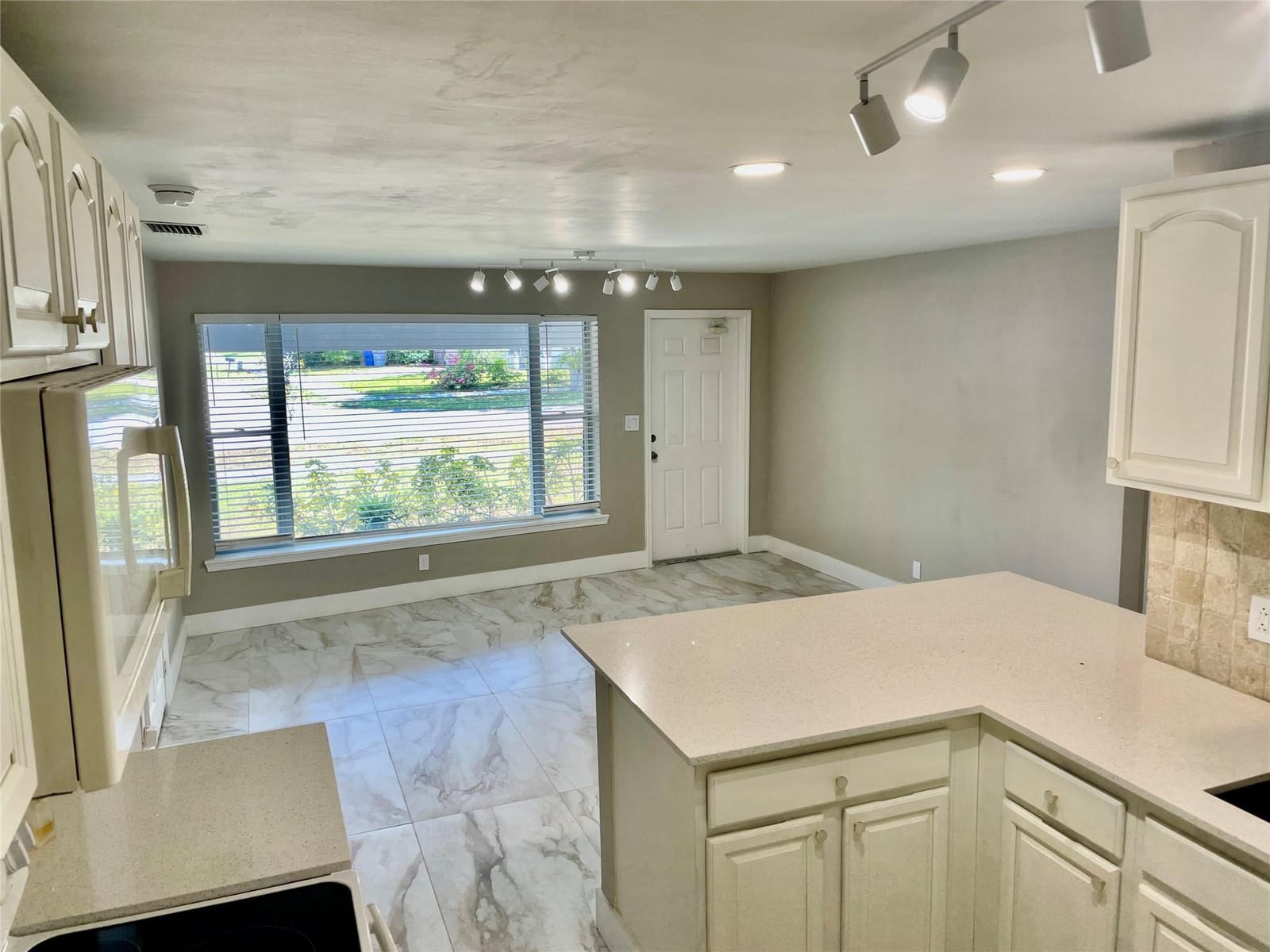 1010 NE 24TH Street — photo 8