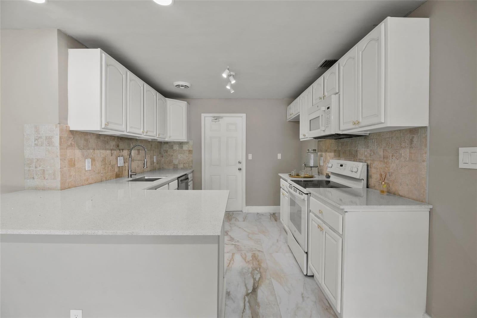 1010 NE 24TH Street — photo 10