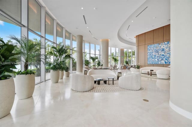 2411 Laguna Circle 2211, Miami, FL 33180