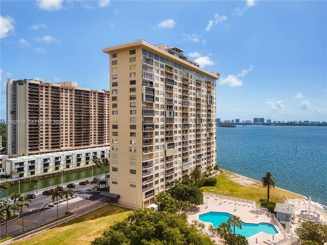 11111 Biscayne Boulevard 1I, Miami, FL 33181