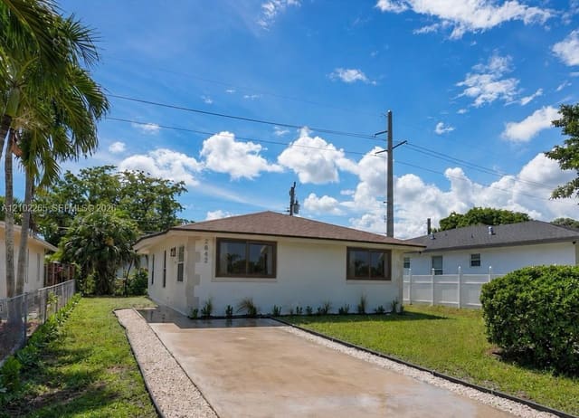2842 NW 9th Place, Fort Lauderdale, FL 33311