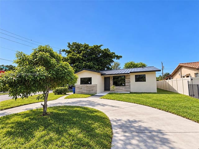424 3rd, Hallandale Beach, FL 33009