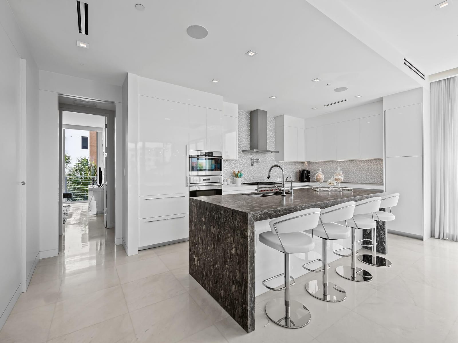 21 Isle Of Venice Drive, Fort Lauderdale, FL 33301 photo 4