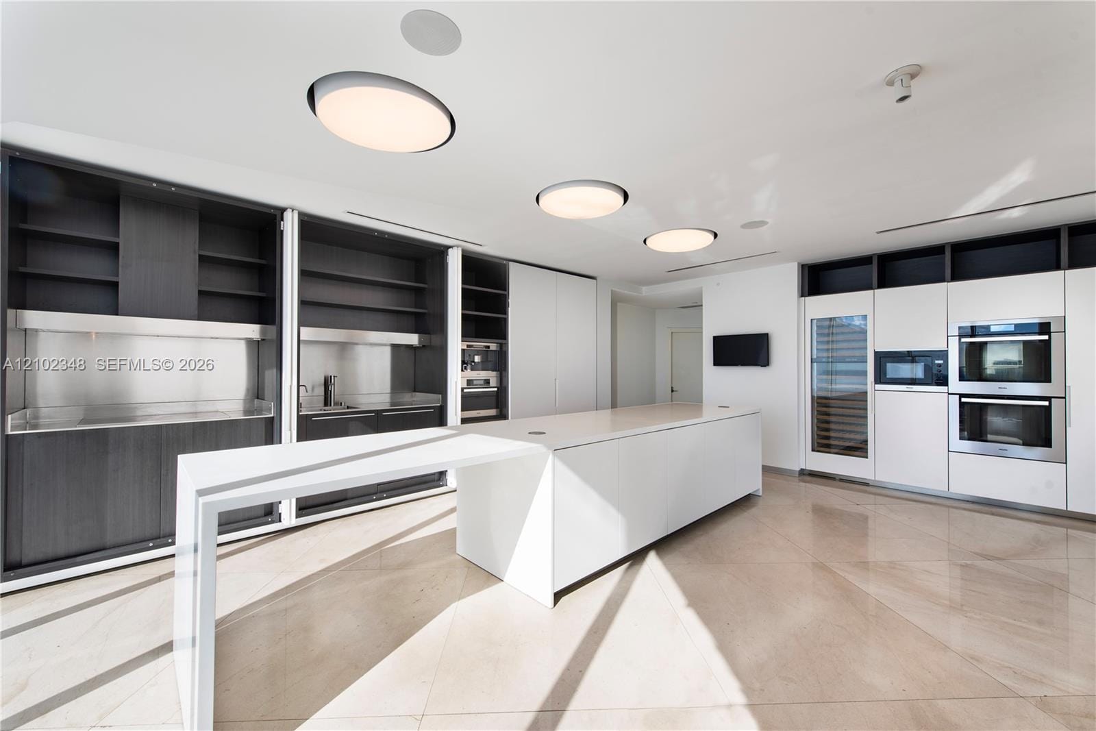 2020 N Bayshore Drive 4502 — photo 2