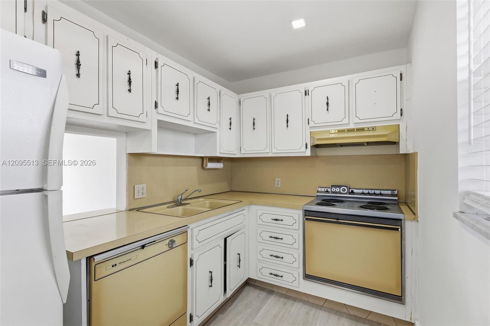 3770 NE 171st Street 402, North Miami Beach, FL 33160 photo 5