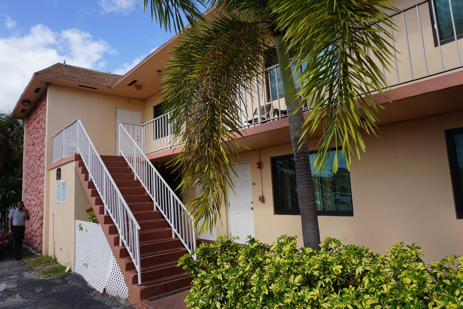 29 E SHERIDAN Street 107, Dania Beach, FL 33004 photo 2