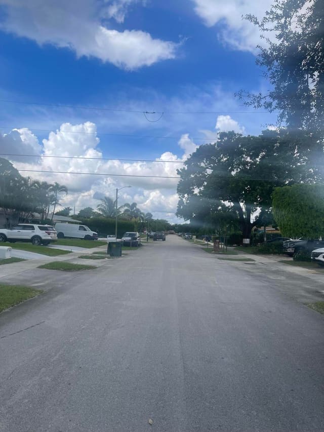 201 NW 52nd Street, Oakland Park, FL 33309