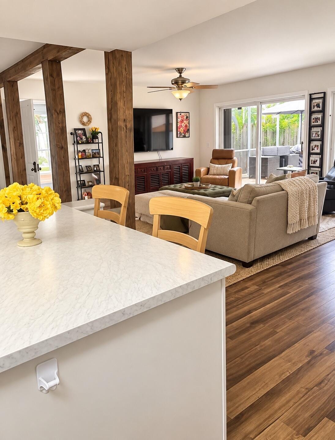 4386 HAZEL Avenue C — photo 3