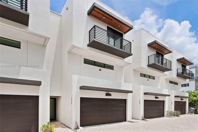 1054 N VICTORIA PARK Road, Fort Lauderdale, FL 33304