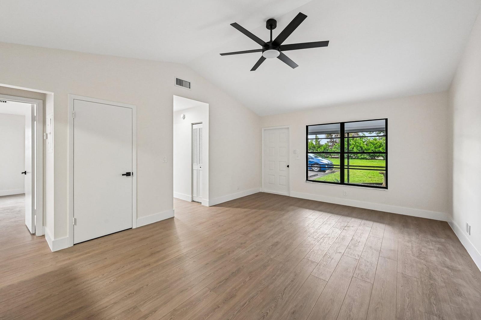 9095 SE Hobe Ridge Avenue — photo 7