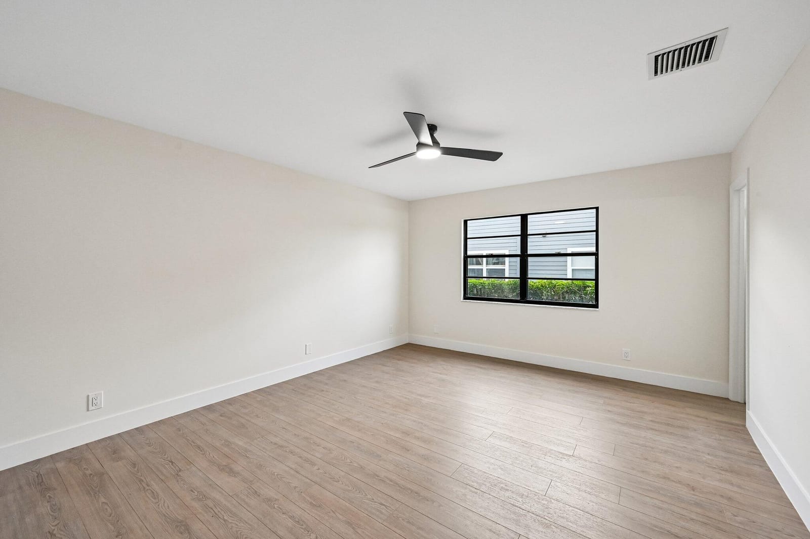 9095 SE Hobe Ridge Avenue — photo 10