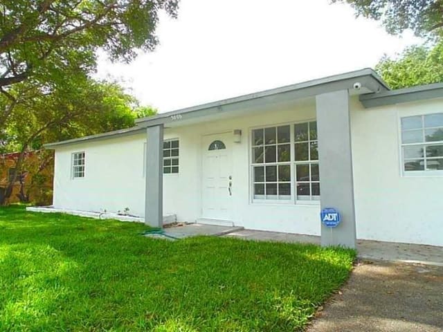 5806 Hope Street, Hollywood, FL 33021