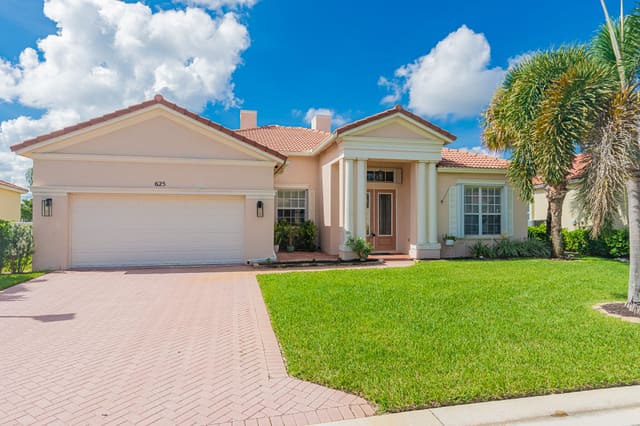 625 SW Long Key Court, Port St. Lucie, FL 34986