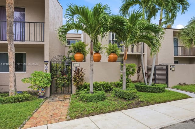 9135 Fontainebleau Boulevard 2, Miami, FL 33172
