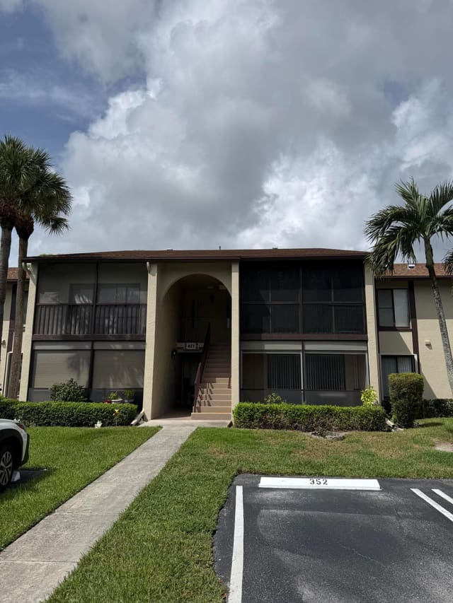 821 SKY PINE Way C2, Greenacres, FL 33415