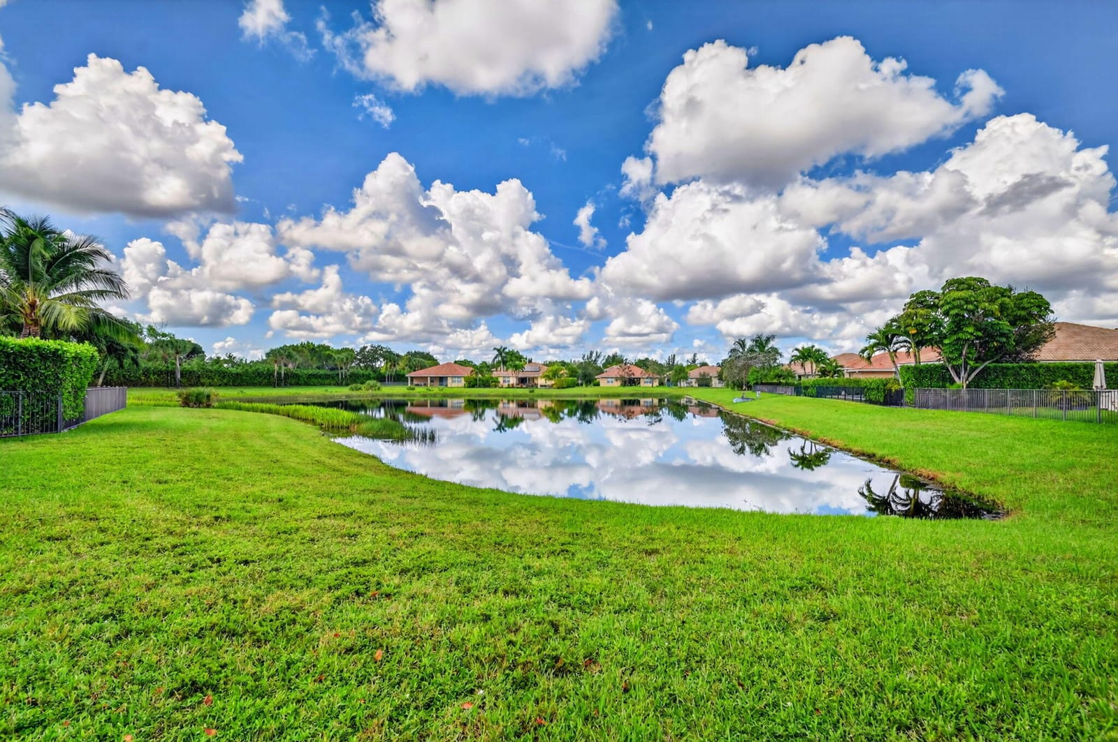9070 WINTERHAVEN Circle — photo 2