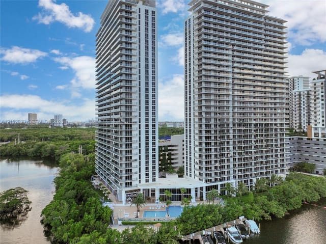 16385 Biscayne Boulevard 407, North Miami Beach, FL 33160