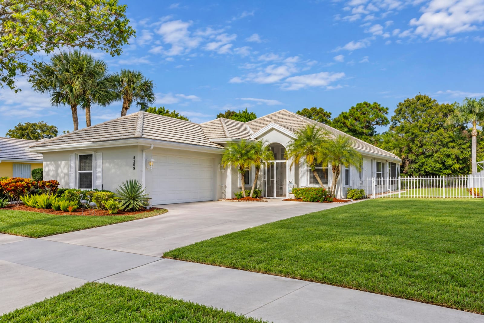3 bedroom home for sale at 5203 SWEETBRIER, Hobe Sound, FL 33455 — $539,900