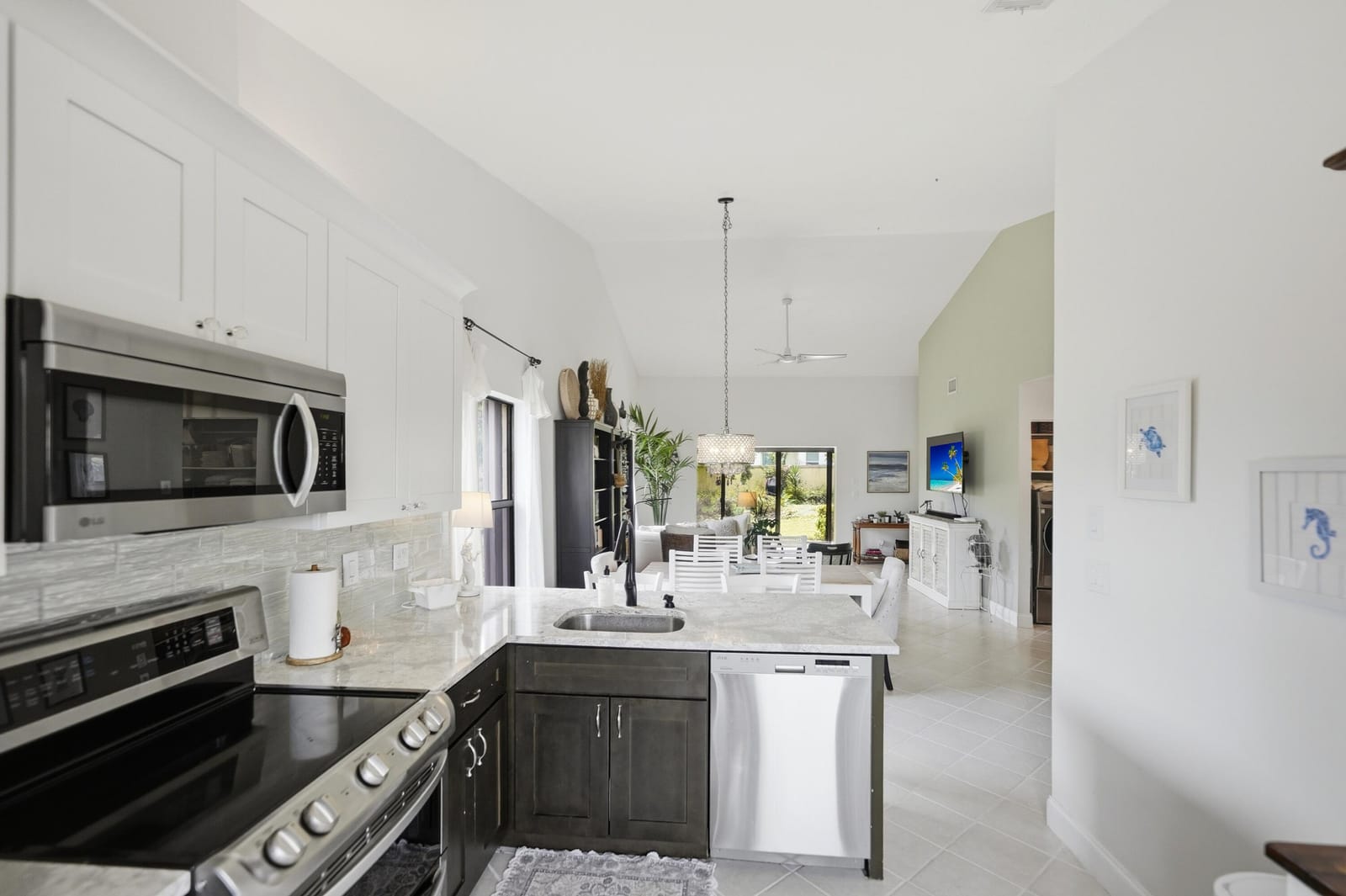 7655 SE SUGAR SAND Circle — photo 12