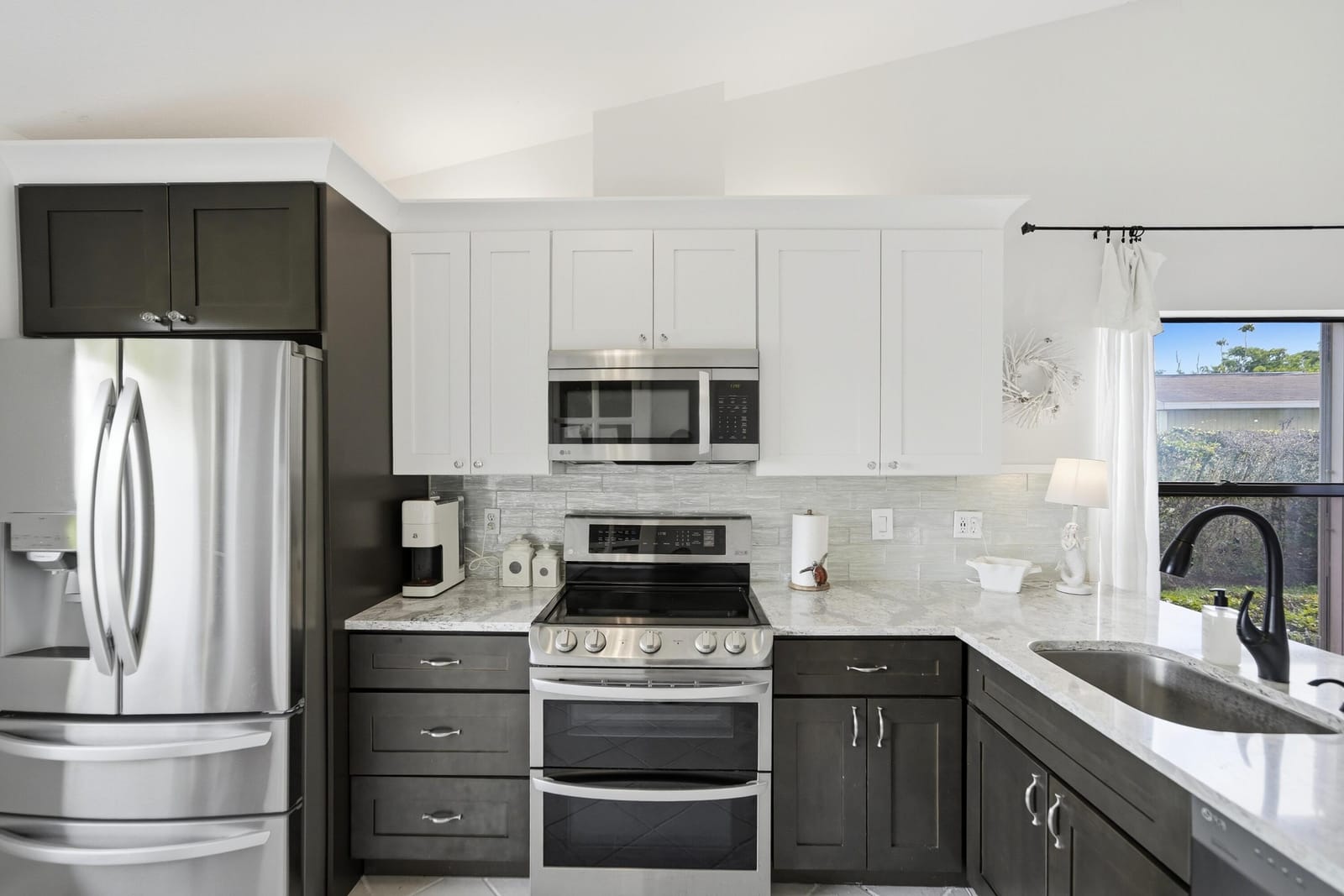 7655 SE SUGAR SAND Circle — photo 10