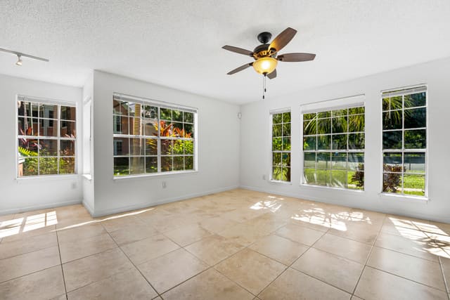 1001 CRYSTAL Way O, Delray Beach, FL 33444