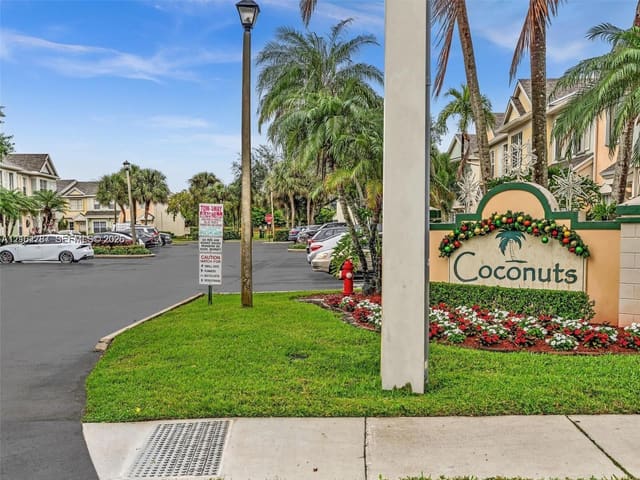 60 Key West Court 60, Weston, FL 33326