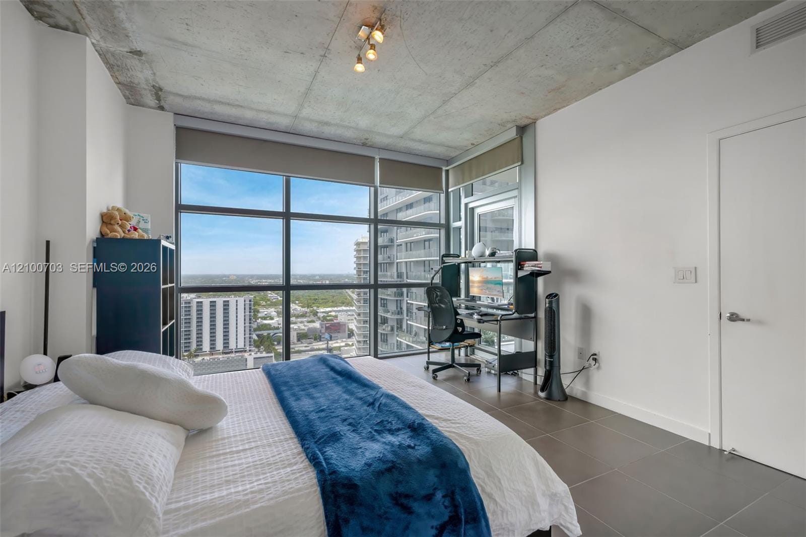 3301 NE 1st Avenue H2711 — photo 10