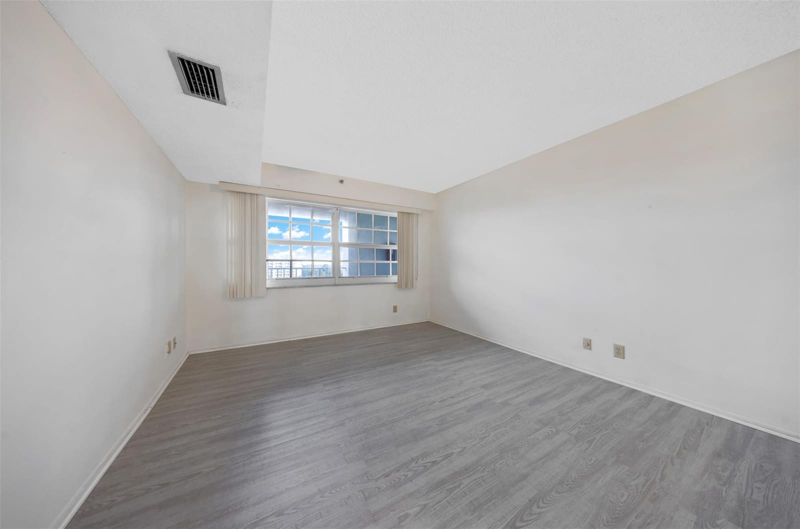 625 OAKS Drive 802, Pompano Beach, FL 33069 photo 12