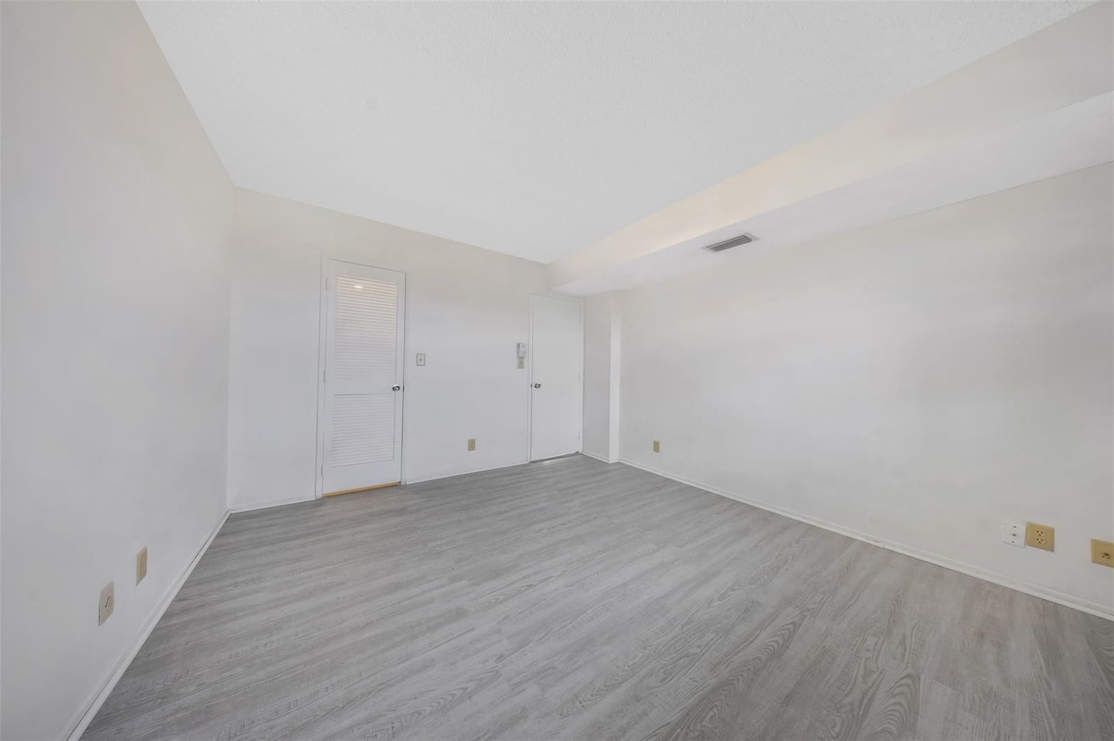 625 OAKS Drive 802, Pompano Beach, FL 33069 photo 14