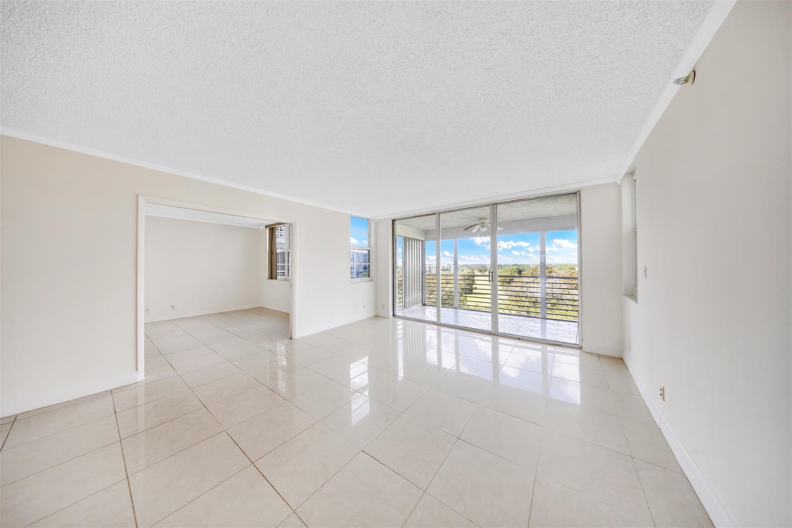 625 OAKS Drive 802, Pompano Beach, FL 33069 photo 3