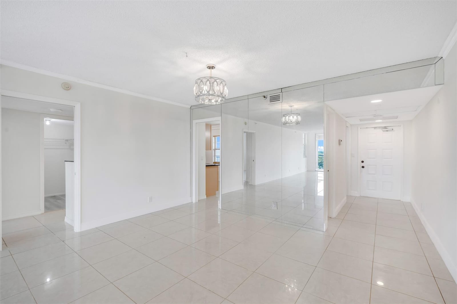 625 OAKS Drive 802, Pompano Beach, FL 33069 photo 4
