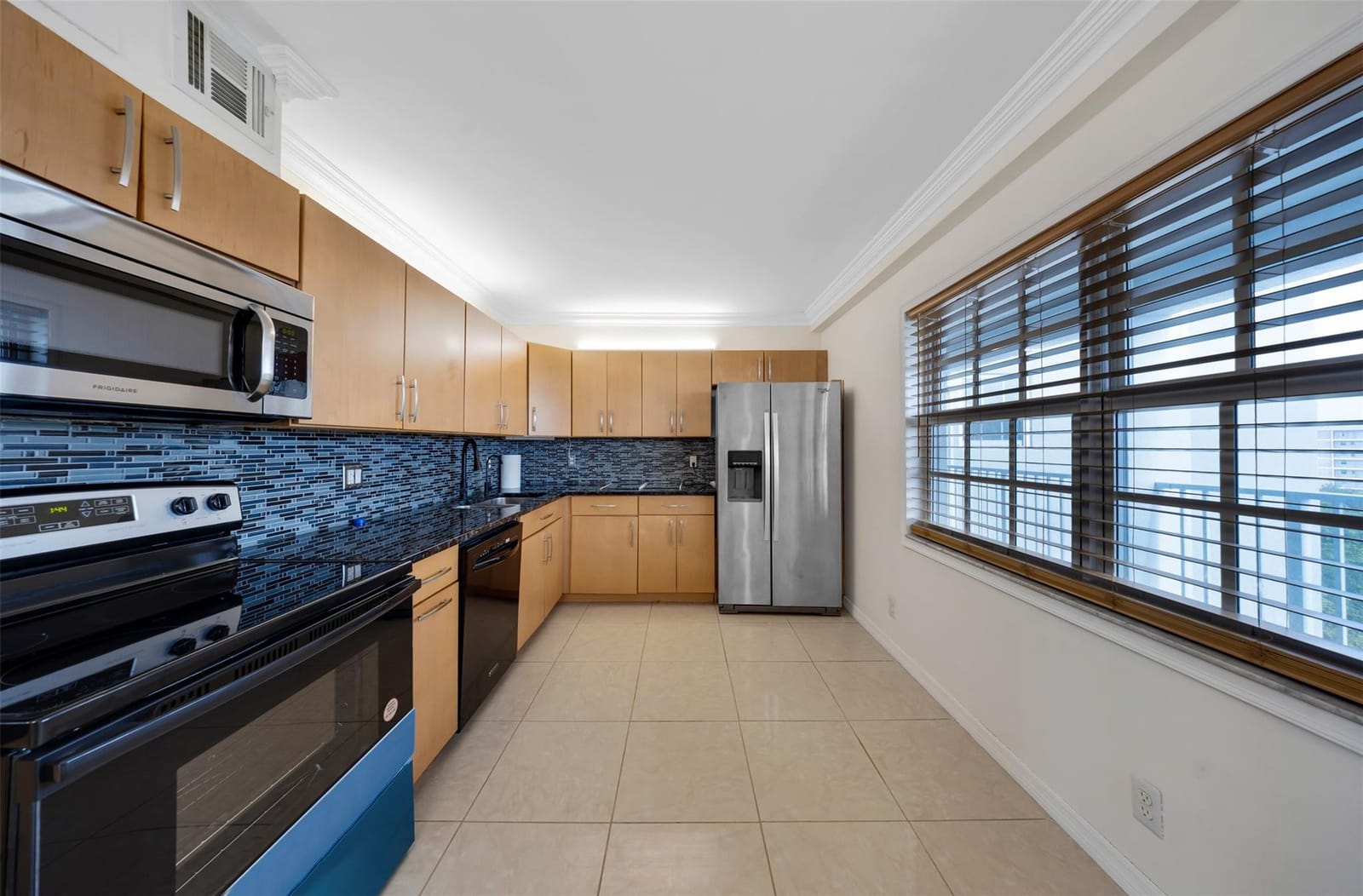 625 OAKS Drive 802, Pompano Beach, FL 33069 photo 5