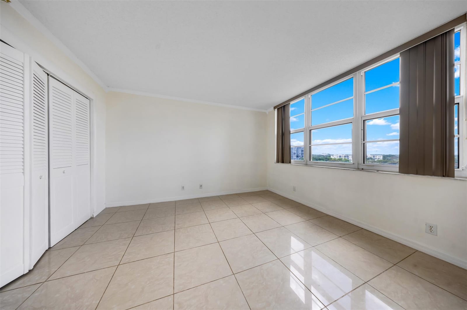 625 OAKS Drive 802, Pompano Beach, FL 33069 photo 10