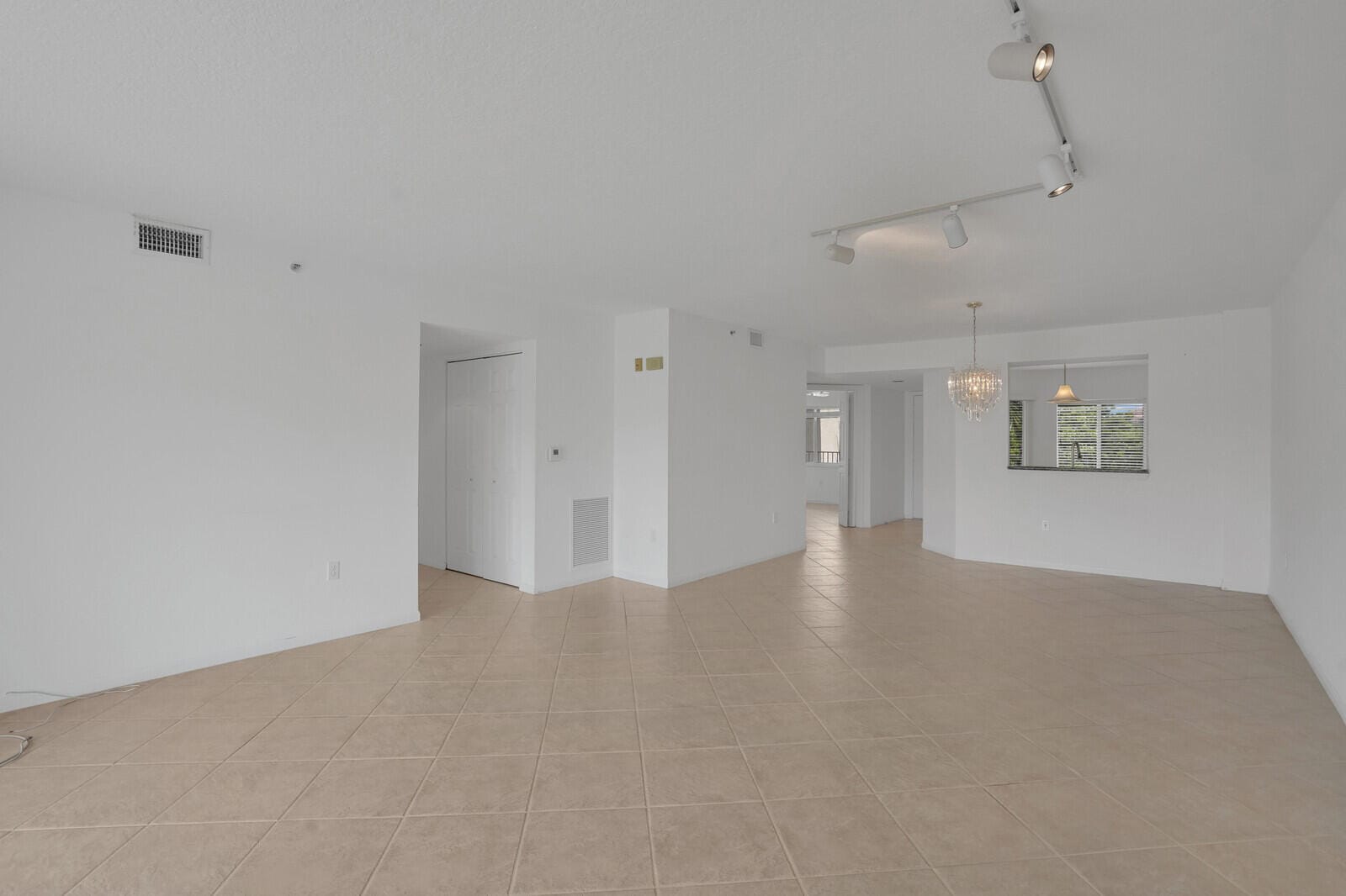 5874 CRYSTAL SHORES Drive 308, Boynton Beach, FL 33437 photo 14
