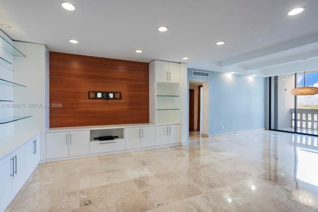 90 Edgewater Drive PH15, Coral Gables, FL 33133