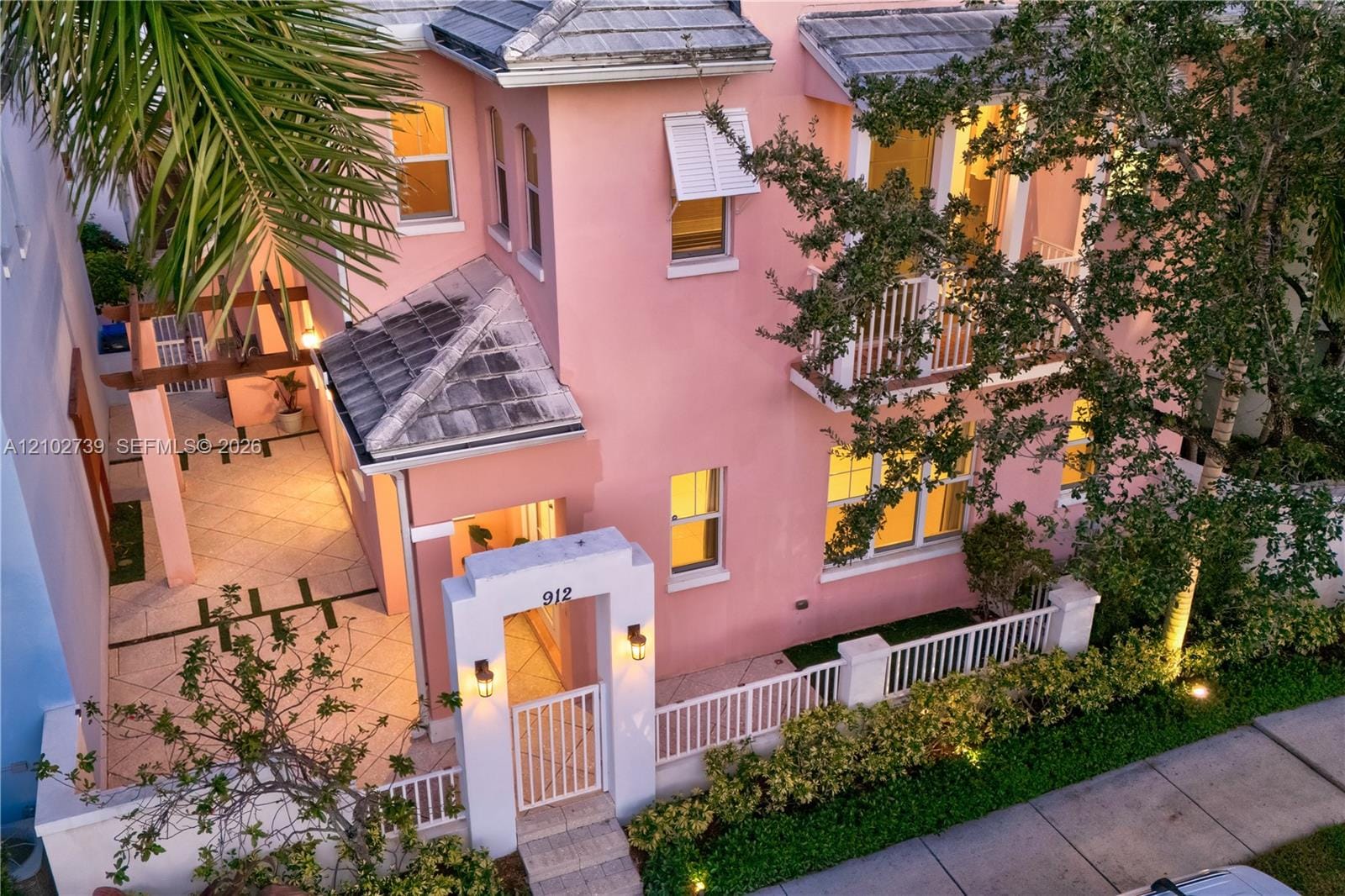 912 NE 17th Way, Fort Lauderdale, FL 33304