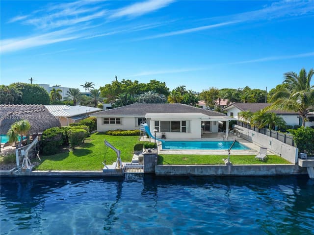 12805 Maple Road, North Miami, FL 33181