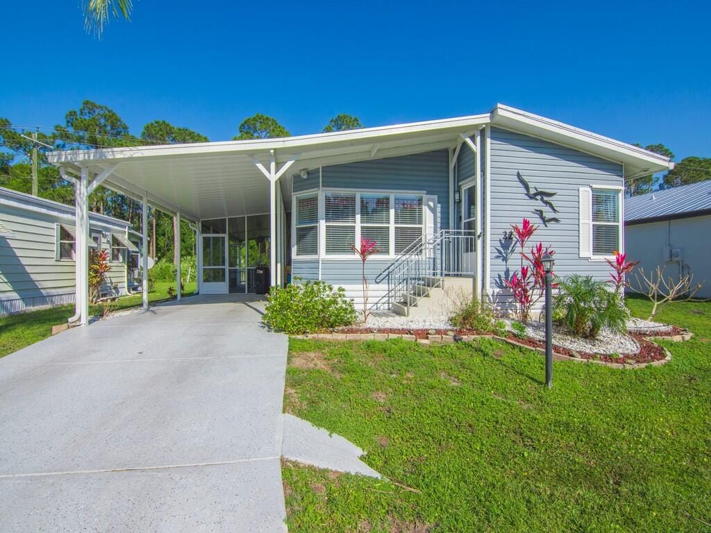 22 Mediterranean Boulevard E, Port St. Lucie, FL 34952 photo 1