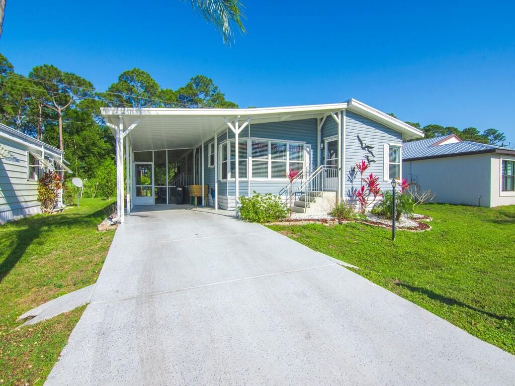 22 Mediterranean Boulevard E, Port St. Lucie, FL 34952 photo 2