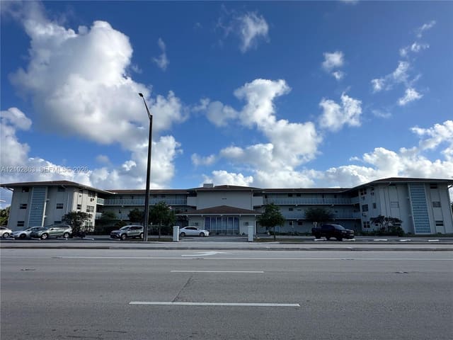 1050 E Sample Road 202, Pompano Beach, FL 33064