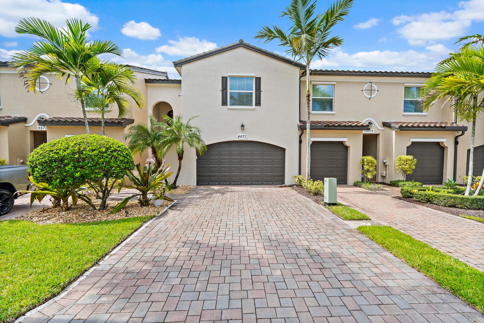 4677 Mediterranean Circle — photo 2